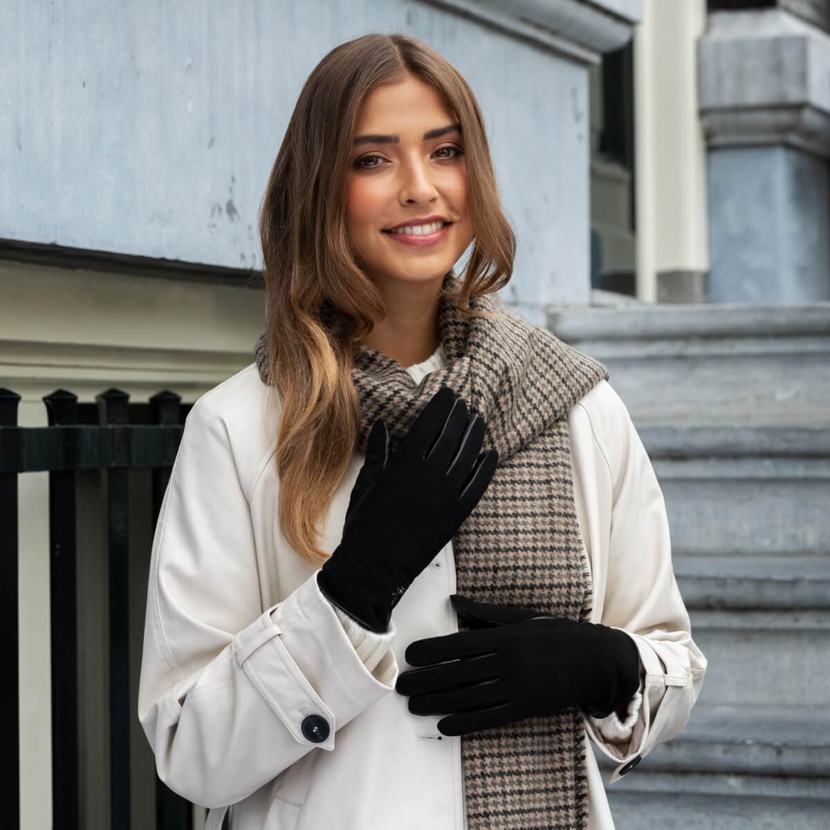 Nora - sheepskin leather gloves with faux fur lining & touchscreen feature  - Schwartz & von Halen - US - 5