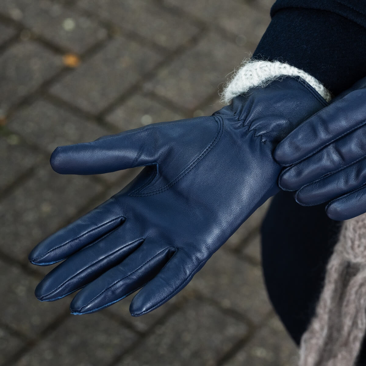 Ivy (blue) – sheepskin leather gloves with wool/cashmere lining & touchscreen feature  - Schwartz & von Halen - US - 8