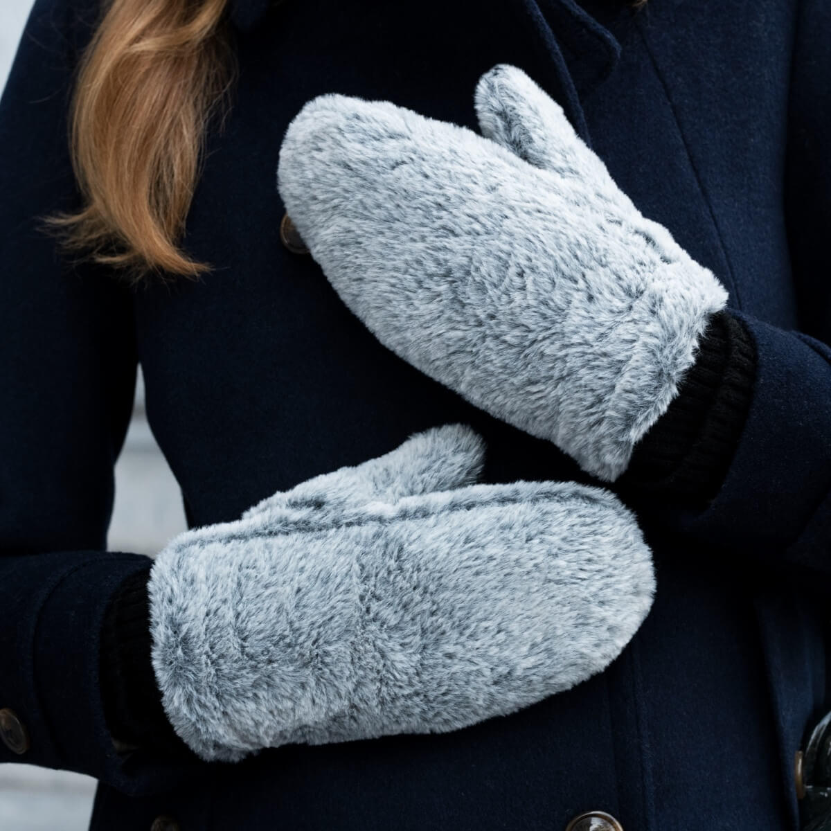 Camila – fluffy mittens with faux lamb fur lining and adjustable cuff - Schwartz & von Halen - US - 8