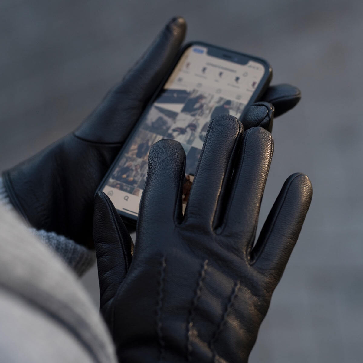 Alessandra (black) - goatskin leather gloves with lambswool lining & touchscreen feature - Schwartz & von Halen - US - 5