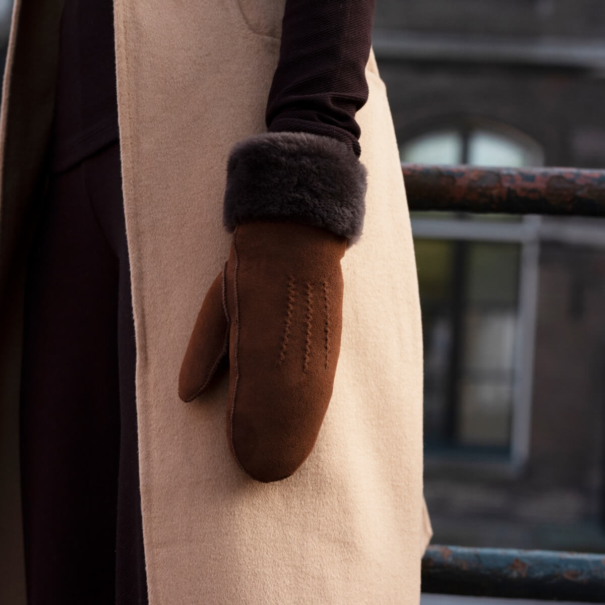 Beauvoire - suede mittens with luxurious sheep fur lining - Schwartz & von Halen - US - 6