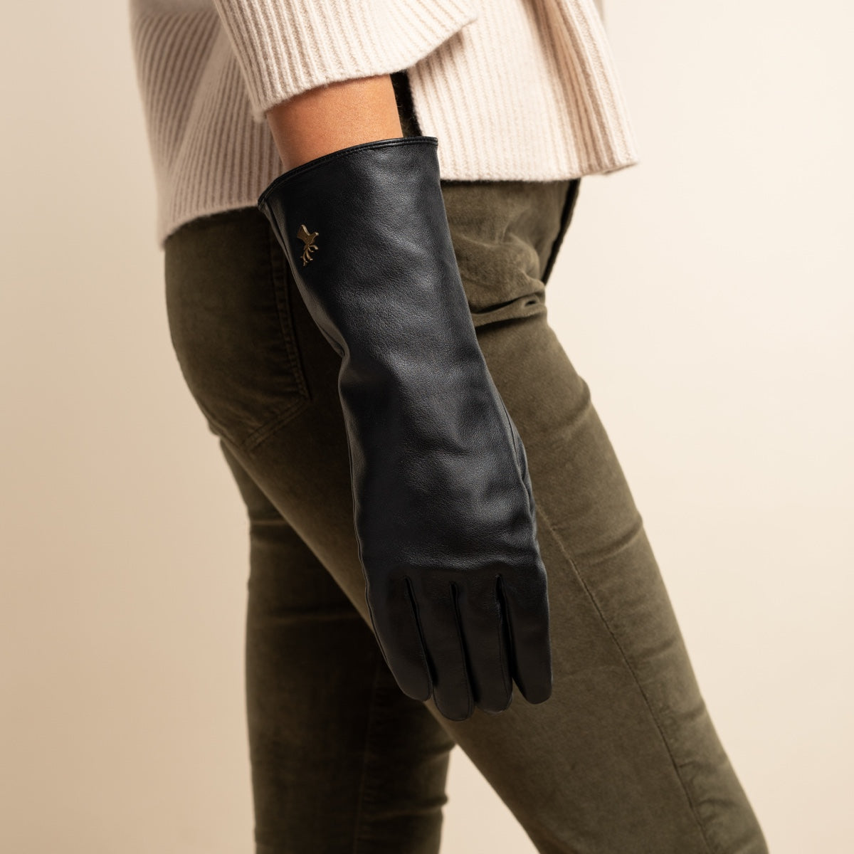 Emma - extra-long sheepskin leather gloves with wool/cashmere lining & touchscreen feature - Schwartz & von Halen - US - 11